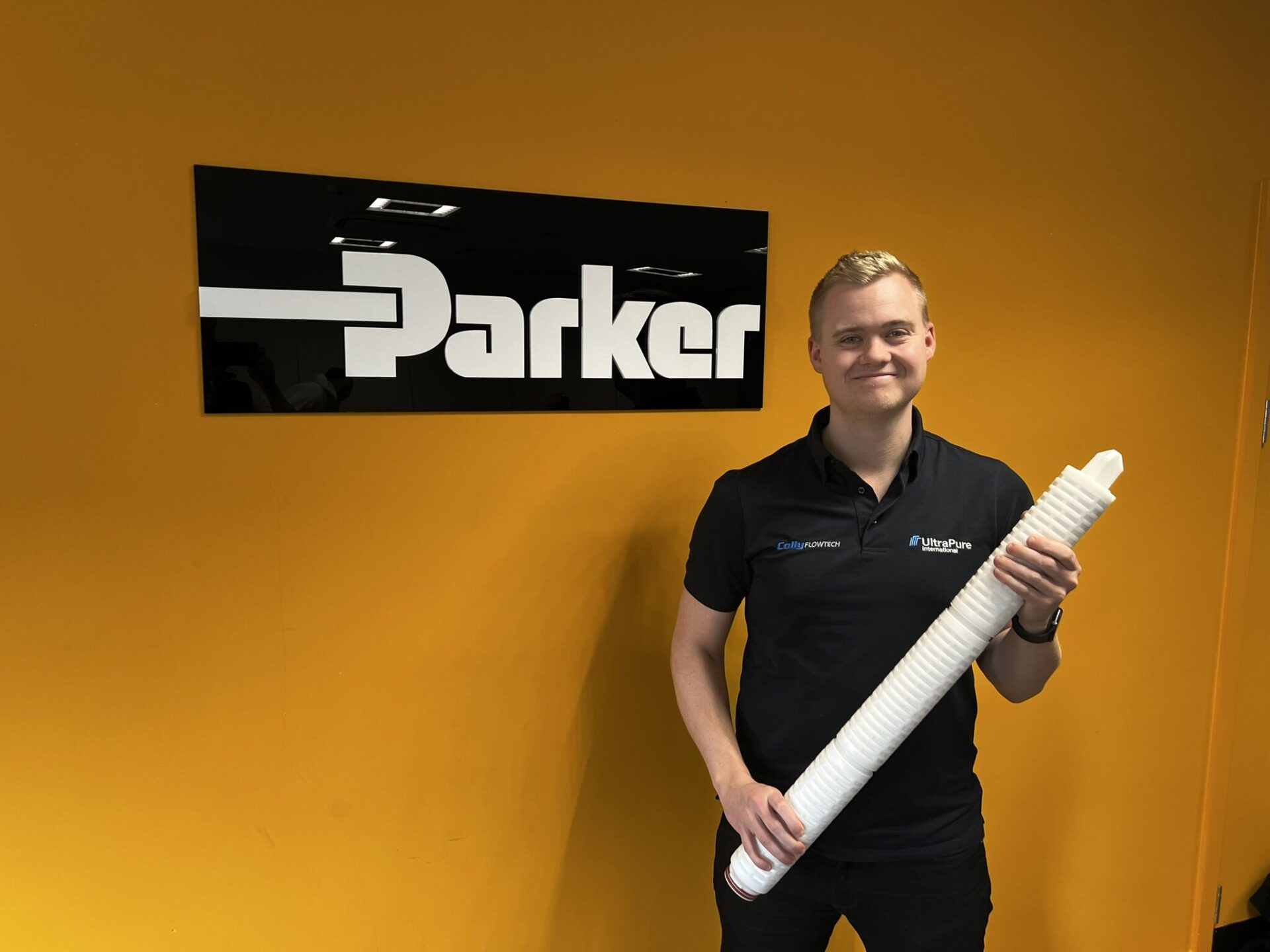 Viktor Fredriksson from Colly Flowtech presenting a Parker Hannifin filtration solution